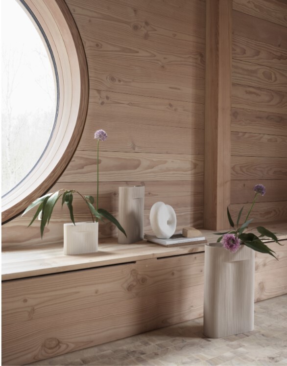 Ваза MUUTO коллекция Ridge white 20х6х16,5